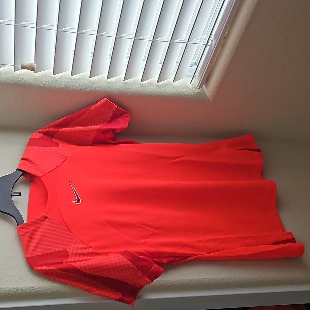 Nike slim fit drifit top - red